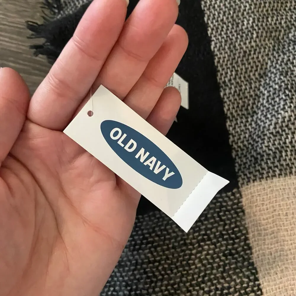 Old Navy Women's Black Plaid Flannel Blanket Scarf New with Tag